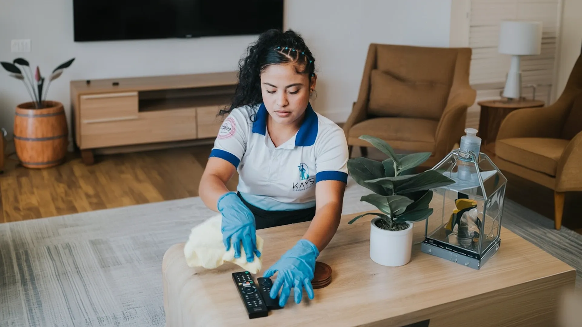 Cleaner following airbnb cleaning checklist during Orlando turnover Cleaner following airbnb cleaning checklist during Orlando turnover